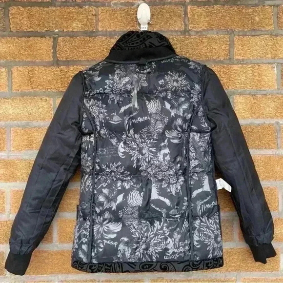 Desigual Medianoche Flocked Velvet
NWT,
Puffer Jacket size small - Picture 9 of 16